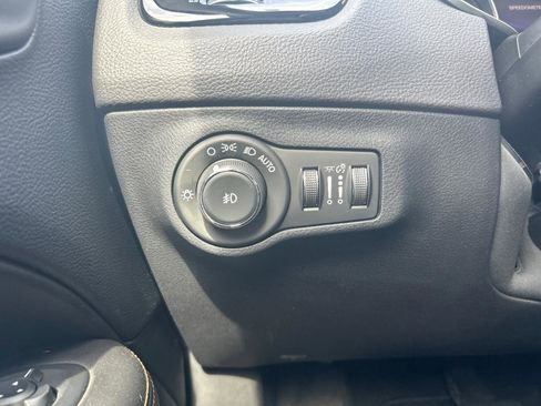 Used 2018 Jeep Compass Limited w/ Navigation Group AWD/4WD image 18