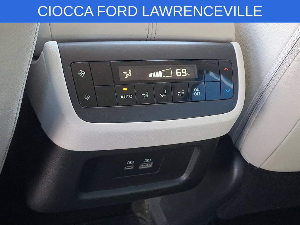 Used 2023 Nissan Pathfinder SL AWD/4WD image 16