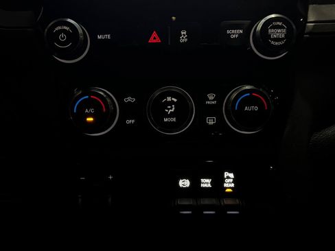 Used 2022 RAM 3500 Tradesman w/ Chrome Appearance Group AWD/4WD image 8