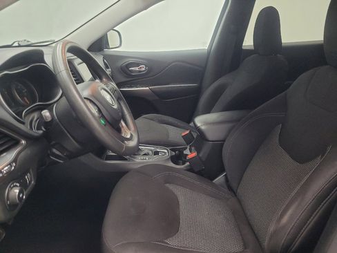 Used 2019 Jeep Cherokee Latitude w/ Popular Appearance Group image 17