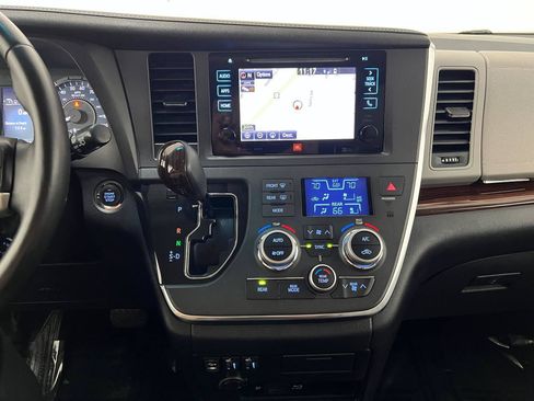 Used 2017 Toyota Sienna Limited Premium AWD/4WD image 17