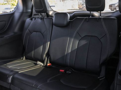 New 2026 Chrysler Pacifica Select image 12