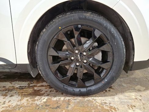 Used 2024 Kia Carnival SX image 8