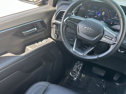 Certified 2025 Chevrolet Suburban Z71 AWD/4WD image 17