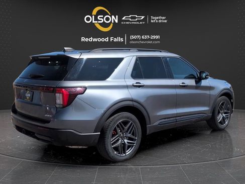 Used 2025 Ford Explorer ST-Line w/ ST-Line Street Pack AWD/4WD image 9