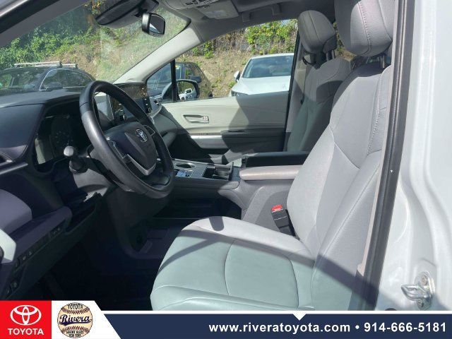 Used 2024 Toyota Sienna XLE w/ XLE Plus Package AWD/4WD image 16