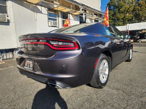 Used 2022 Dodge Charger SXT w/ Leather Interior Group image 4