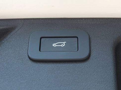 Used 2024 Land Rover Discovery Sport S image 26