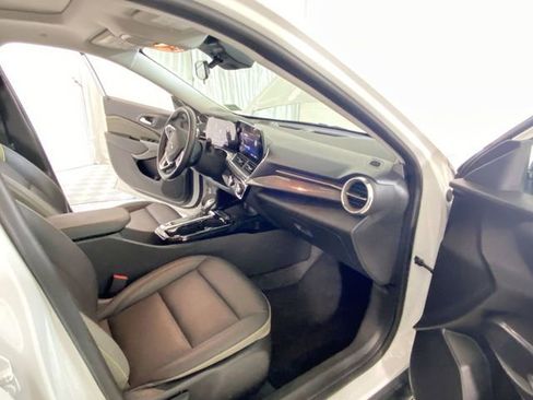 Used 2024 Chevrolet Trax ACTIV w/ Sunroof Package image 38