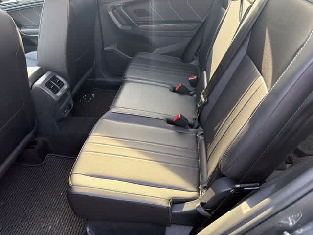 Used 2023 Volkswagen Tiguan SE w/ Panoramic Sunroof Package AWD/4WD image 21