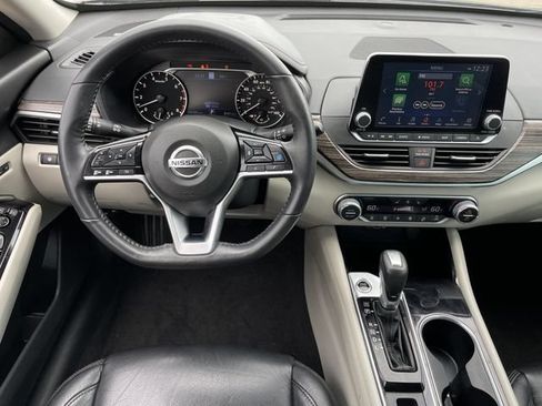 Used 2022 Nissan Altima 2.5 Platinum AWD/4WD image 11