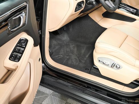 New 2026 Porsche Macan AWD/4WD image 8