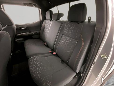 Used 2017 Toyota Tacoma TRD Off-Road w/ Premium & Technology Package image 20