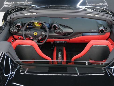 Used 2023 Ferrari F8 Tributo RWD image 40