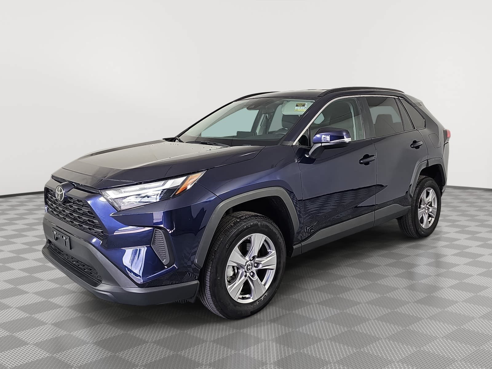 Used 2025 Toyota RAV4 XLE AWD/4WD image 4