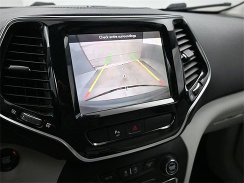 Used 2019 Jeep Cherokee Limited image 19