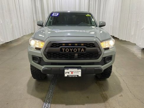 Used 2022 Toyota Tacoma SR5 w/ Trail Edition image 8