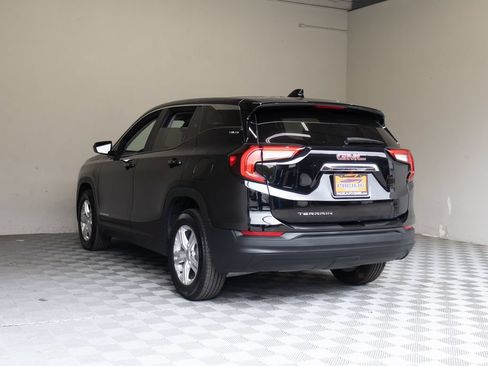 Used 2022 GMC Terrain SLE FWD image 12