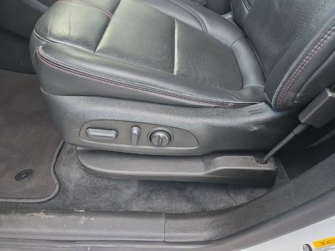 Used 2022 Chevrolet Traverse RS image 39