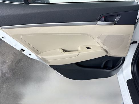 Used 2020 Hyundai Elantra SE image 25