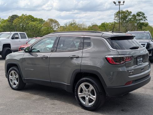 Used 2023 Jeep Compass Latitude w/ Sun and Sound Group AWD/4WD image 7