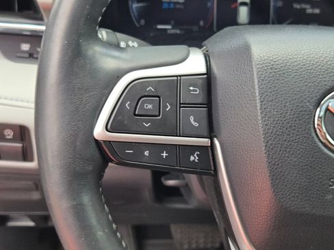 Used 2023 Toyota Highlander Limited FWD image 25