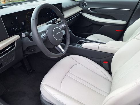 New 2025 Hyundai Sonata Limited FWD image 10