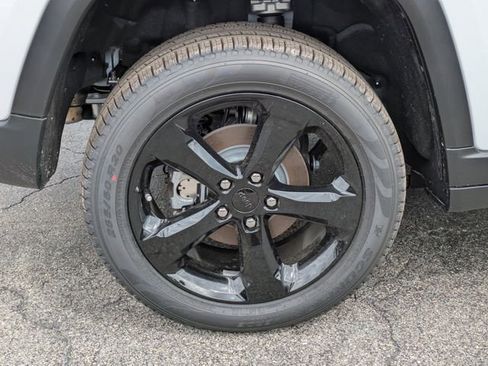 New 2025 Jeep Grand Cherokee Limited w/ Black Appearance Package image 8