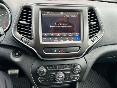 Used 2019 Jeep Cherokee Trailhawk w/ Cold Weather Group AWD/4WD image 26