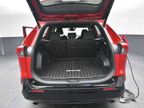 Used 2021 Toyota RAV4 SE w/ Weather & Moonroof Package AWD/4WD image 5