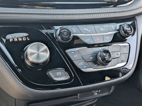 New 2026 Chrysler Pacifica Select image 20