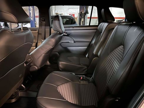 Certified 2026 Toyota Highlander XSE image 15