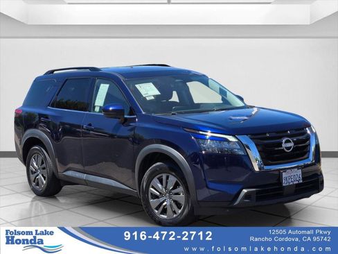 Used 2024 Nissan Pathfinder SV FWD image 1