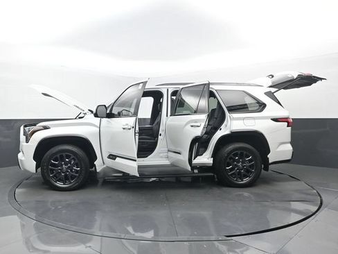Used 2025 Toyota Sequoia Platinum AWD/4WD image 34