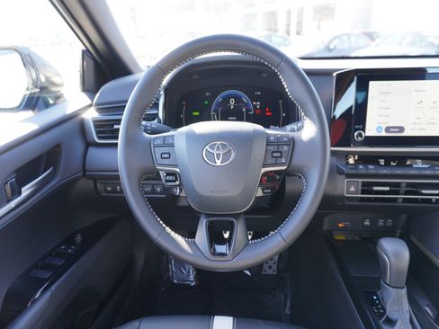 Used 2025 Toyota Camry SE image 13
