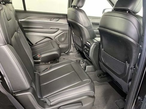 Used 2025 Jeep Grand Cherokee L Limited AWD/4WD image 11