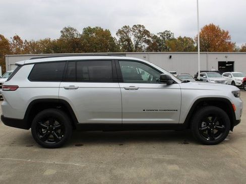 New 2025 Jeep Grand Cherokee L Limited w/ Luxury Tech Group II image 5