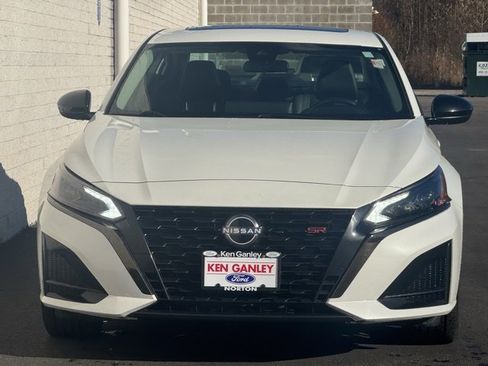 Used 2023 Nissan Altima 2.5 SR w/ SR Premium Package image 3