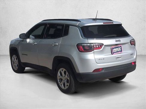 Used 2024 Jeep Compass Latitude AWD/4WD image 8