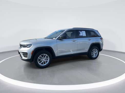 Used 2025 Jeep Grand Cherokee Laredo X AWD/4WD image 5