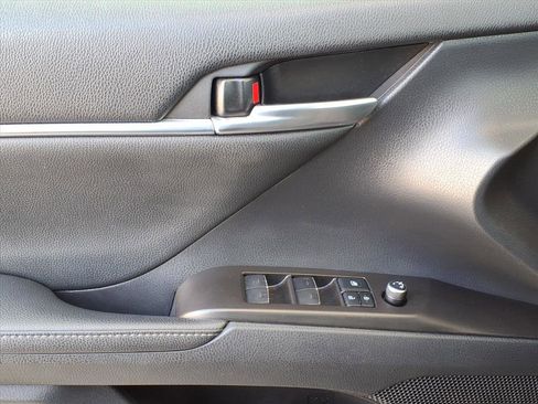 Used 2021 Toyota Camry XLE image 28