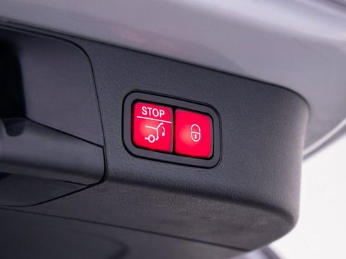 Used 2021 Mercedes-Benz GLB 250 4MATIC w/ Premium Package image 33