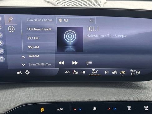 Used 2025 Buick Enclave Sport Touring w/ Power Package image 29