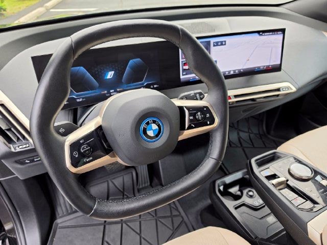 Used 2024 BMW iX xDrive50 w/ Premium Package AWD/4WD image 28