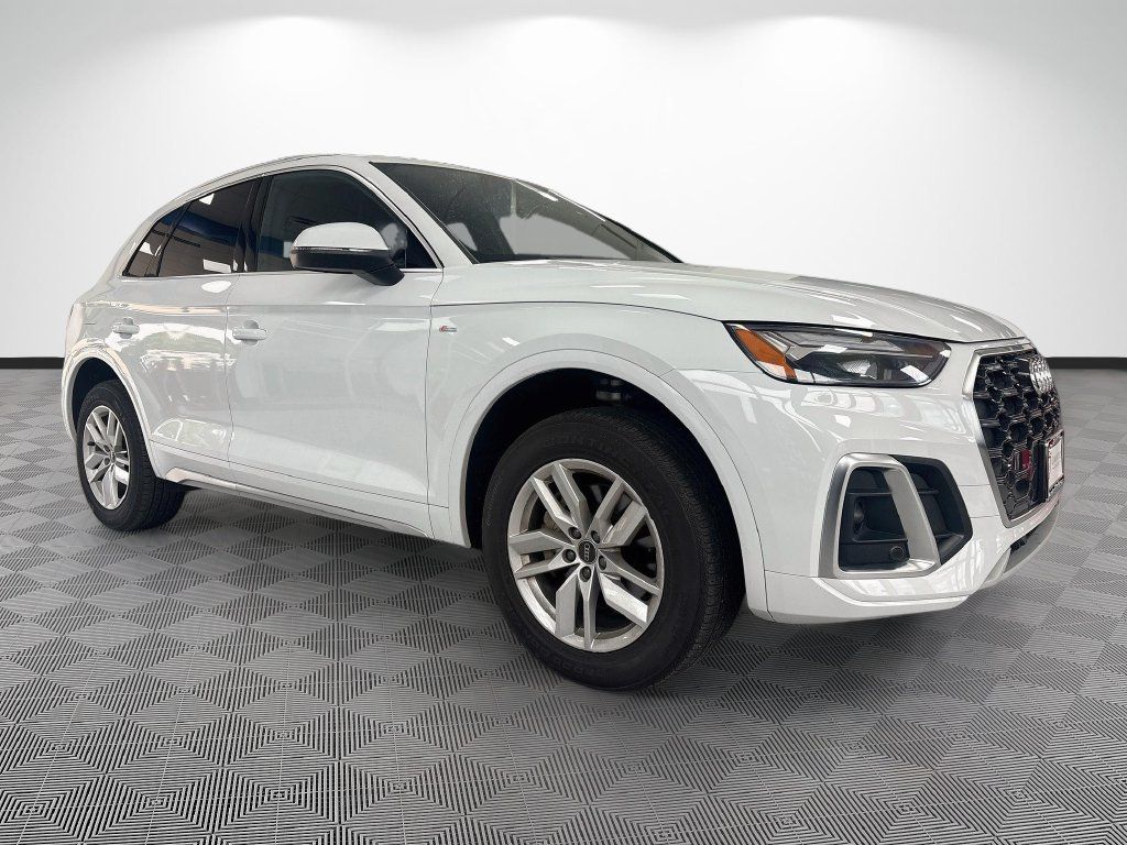 Used 2024 Audi Q5 2.0T Premium w/ Convenience Package AWD/4WD image 3
