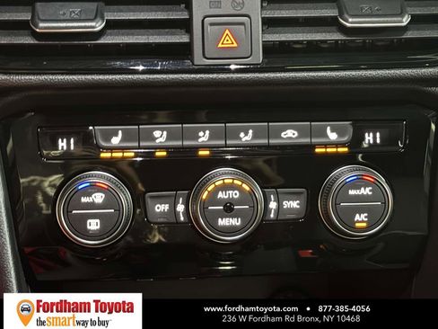 Used 2024 Volkswagen Taos SE image 28