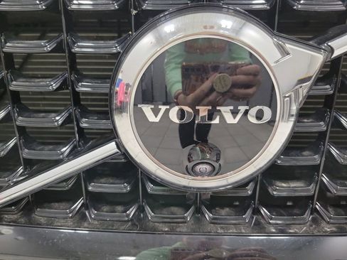 Used 2025 Volvo XC60 B5 Plus image 44