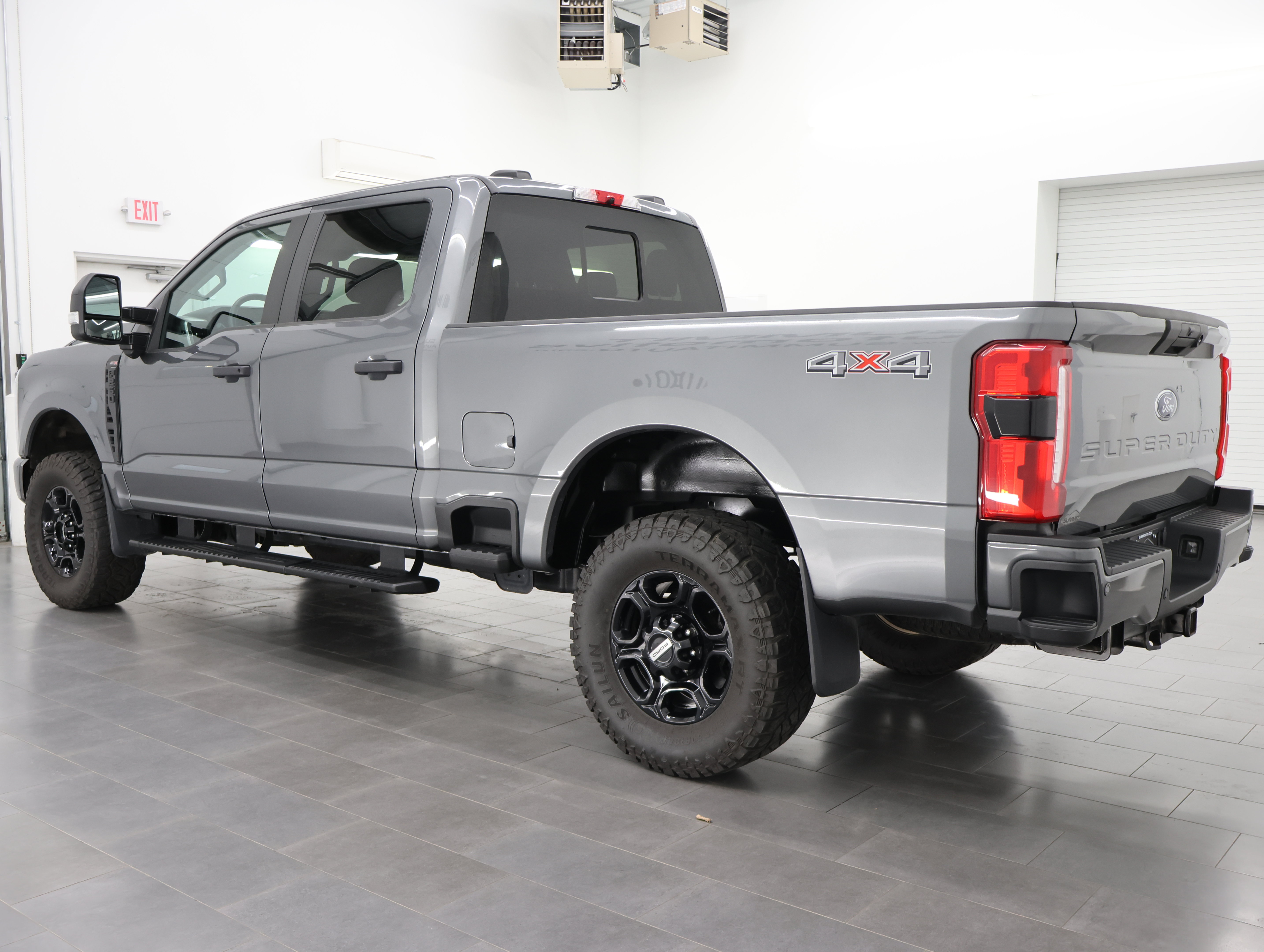 Used 2024 Ford F250 4x4 Crew Cab Super Duty image 6