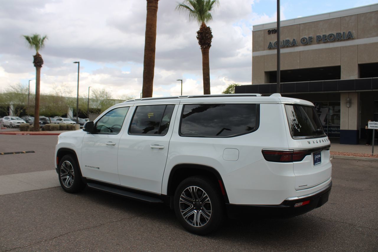 Used 2023 Jeep Wagoneer L Series II AWD/4WD image 3