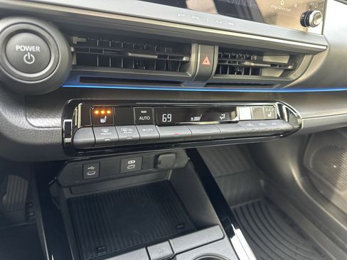 Used 2025 Toyota Prius image 18